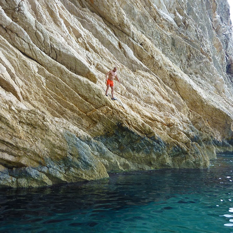 Three Caves Tour: cliff diving