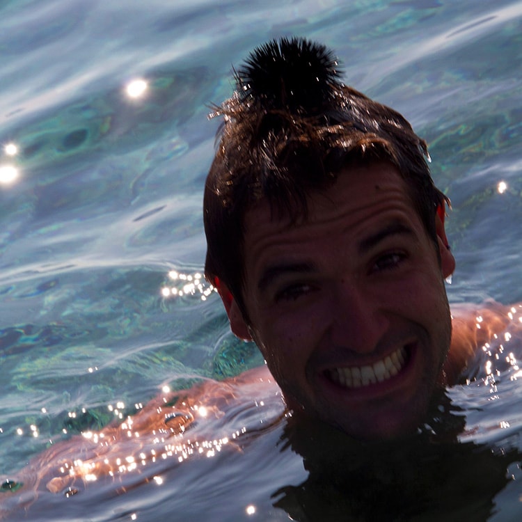 Three Caves Tour: sea urchin on the head